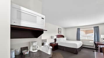 Suite, 1 kingsize bed, niet-roken, bubbelbad | Individueel gemeubileerd, een bureau, een laptopwerkplek