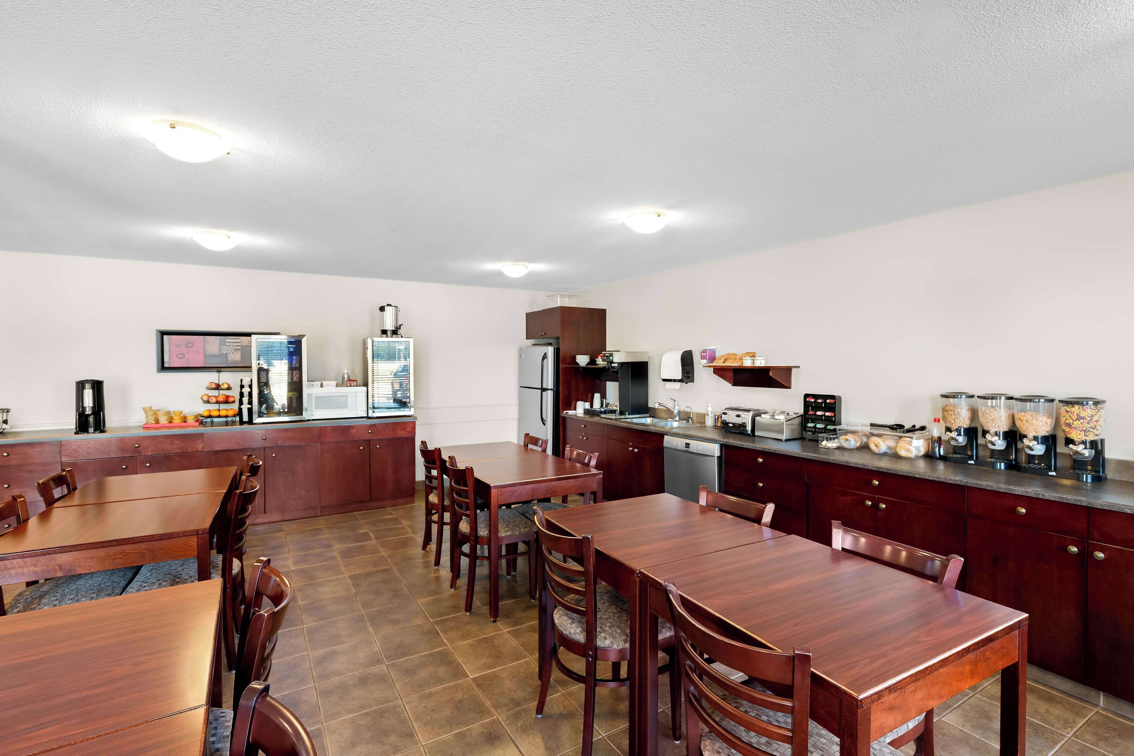 Free daily continental breakfast 