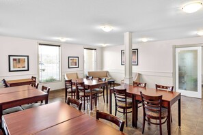 Free daily continental breakfast