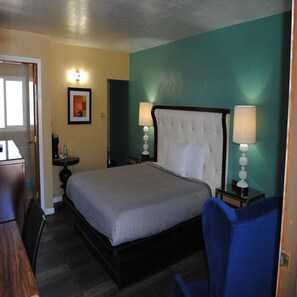 Standard Single Room, 1 King Bed | Iron/ironing board, free WiFi, bed sheets - American inn (Elko)