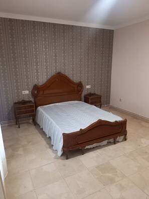 6 bedrooms, bed sheets