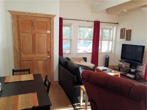 Living area - Welcoming 5-Bedroom home with fantastic views! (Sedona)