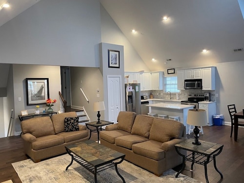 Prime Location! 5 Bed /4 Bath Condo  6 houses from Beach & Boardwalk! 2500 sq/ft