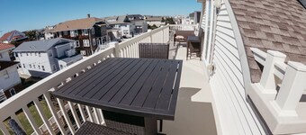 Prime Location! 5 Bed /4 Bath Condo  6 houses from Beach & Boardwalk! 2500 sq/ft