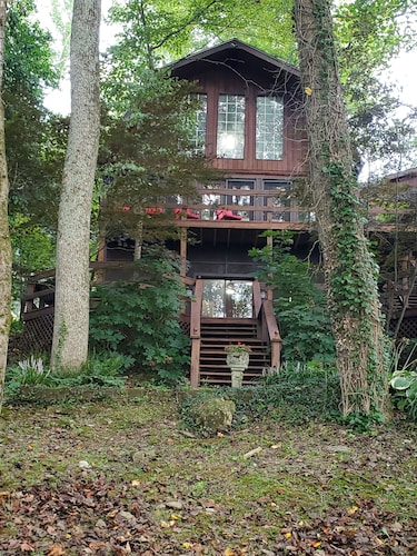Log Cabin on the Lake