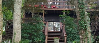 Log Cabin on the Lake