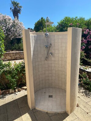 Shower, hair dryer, towels - "Casa Solidea" with A/C & Private Garden (San Teodoro)
