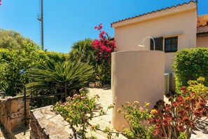 Property grounds - "Casa Solidea" with A/C & Private Garden (San Teodoro)