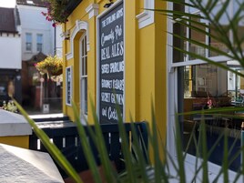 Habitación doble, baño privado | Exterior