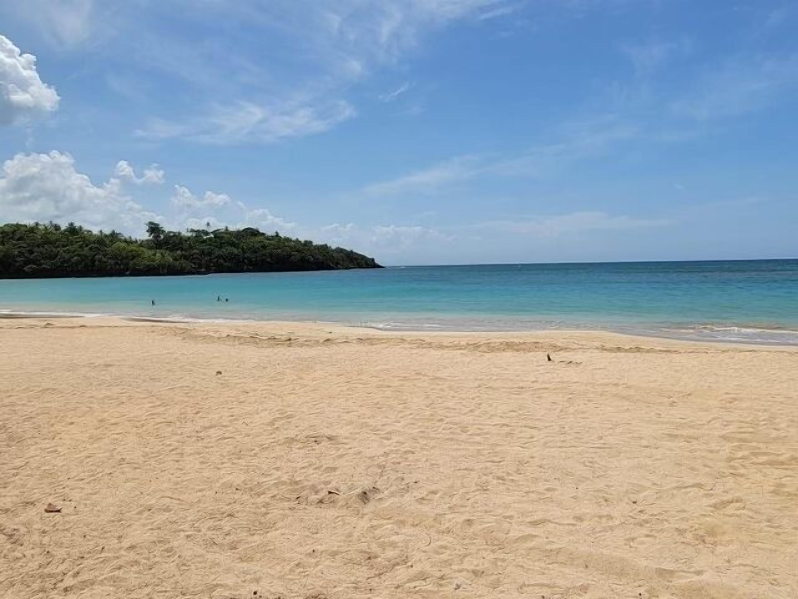 Una spiaggia nelle vicinanze