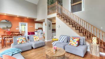 Téléviseur connecté, foyer, lecteur de DVD, chaîne audio