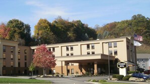A McKnight Hotel with a two-story structure, a covered entrance, and an American flag. - McKnight Hotel (Pittsburgh)