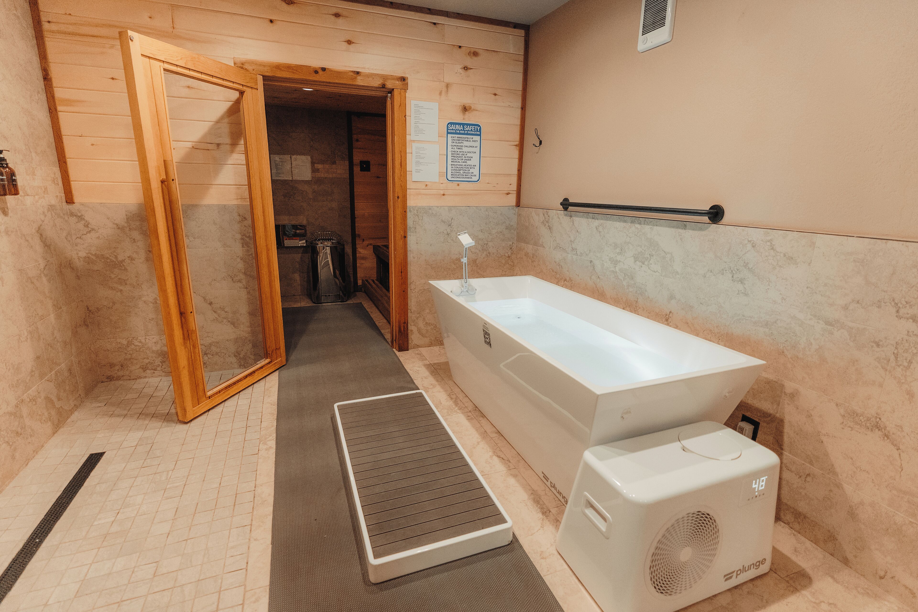 Indoor spa tub