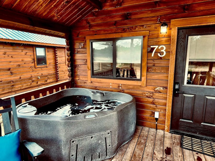 Stuga (Willow, Private Hot Tub) | Individuell inredning, unika möbler och strykjärn/strykbräda