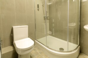 Apartment, Private Bathroom (Tides) | Bathroom