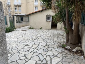 Exterior detail - House rental (Saint-Laurent-du-Var)