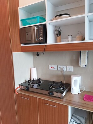 Private kitchen - Beautiful apartment with swimming pool (Nairobi)