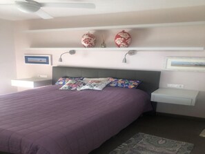 4 bedrooms, desk, iron/ironing board, free WiFi