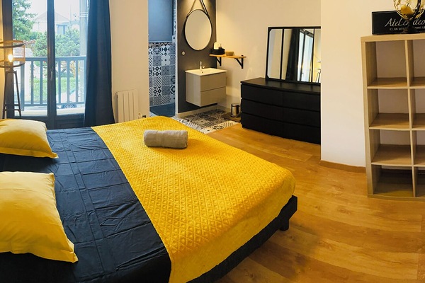 3 bedrooms, iron/ironing board, travel crib, WiFi