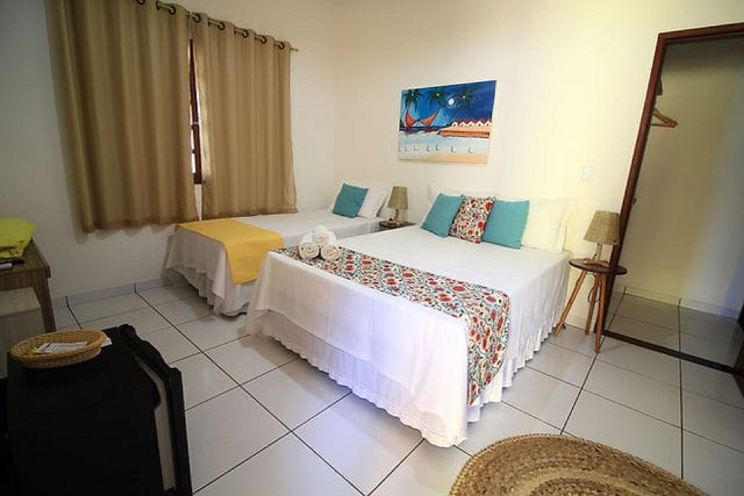 Minibar, free WiFi, bed sheets