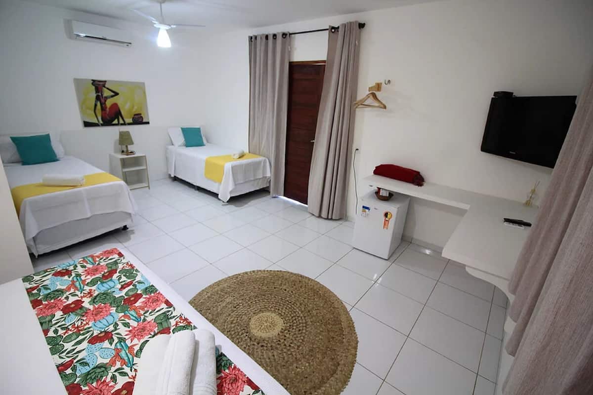Deluxe Quadruplo | Minibar, truy cập Internet không dây miễn phí, bộ trải giường 