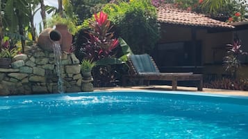 Außenpool, Liegestühle