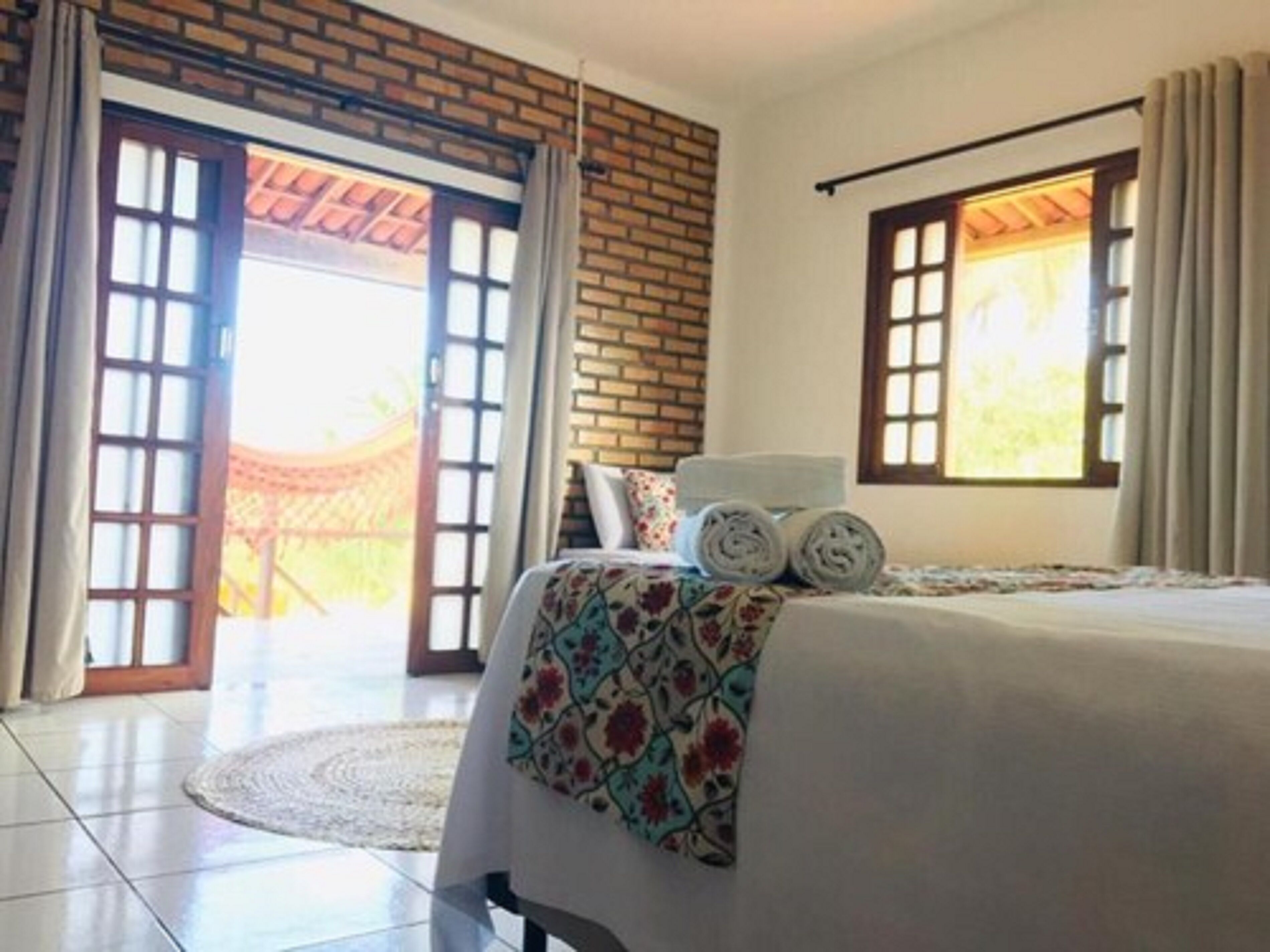 Minibar, free WiFi, bed sheets