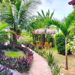 Télévision à écran plat de 33 pouces avec chaînes numériques, télévision