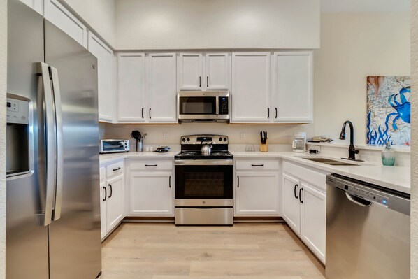 Fridge, microwave, oven, stovetop