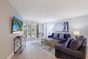 Condo, 1 King Bed with Sofa bed (Beachfront condo with heated pool, gy) | Living room