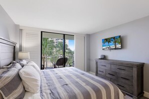 Condo, 1 King Bed with Sofa bed (Beachfront condo with heated pool, gy)