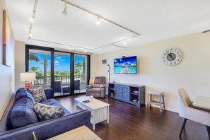 公寓客房, 多張床 (Splendid beachfront condo with heated) | 客廳