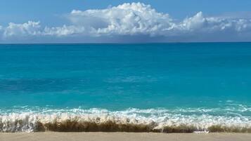 Beach nearby, sun-loungers, beach towels