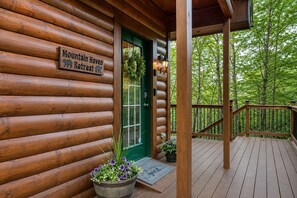 Exterior detail - No Step Entry-Views-Hot Tub-Pool Table-Movie Room (Pigeon Forge)