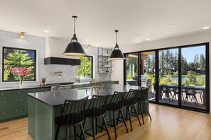 Fridge, microwave, oven, stovetop - Views, Game Room & Suncadia Pool Access (Cle Elum)