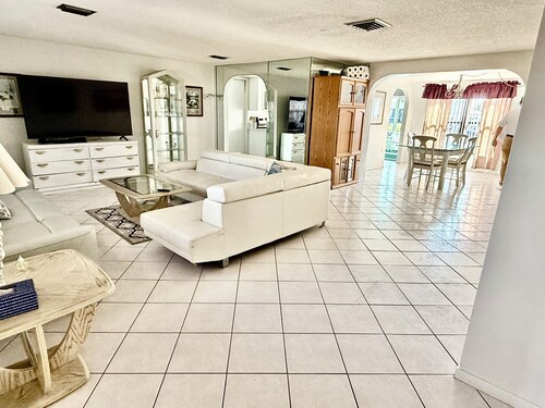 4 bedrooms home located on the deep water canal 13630 Garris Dr. Hudson Fl 34667