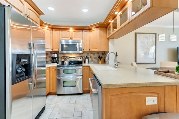 Condo (F3 1BED/1BATH) | Exterior