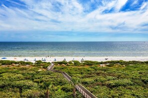 Condo (F3 1BED/1BATH) | Exterior