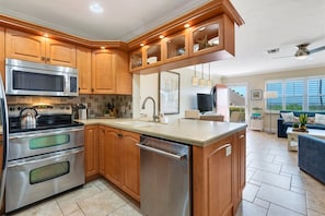 Condo (F3 1BED/1BATH) | Exterior