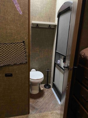 Combined shower/bathtub, towels, toilet paper