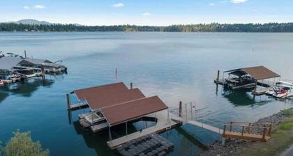 Private beautiful lake home 2 car garage w/dock & kayak access-3 miles to town!