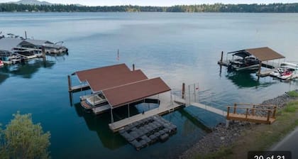 Private beautiful lake home 2 car garage w/dock & kayak access-3 miles to town!