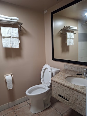 Standard Room, 2 Queen Beds | Bathroom