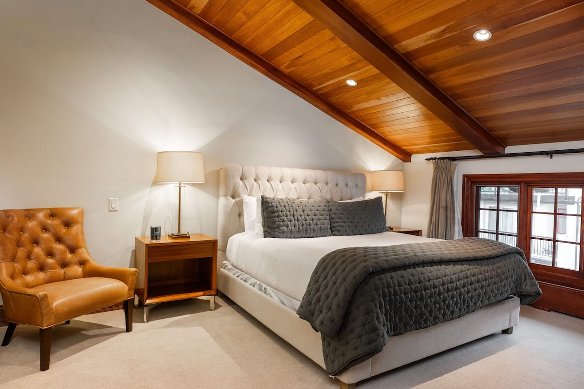 Luxury Condo | 3 bedrooms, premium bedding, in-room safe, individually decorated