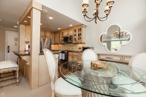 Luxury Condo | Ruang makan