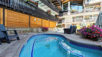 Bañera de hidromasaje exterior