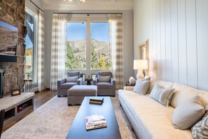 Living area - Lodge at Vail Condominiums (Vail)