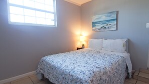 4 bedrooms, iron/ironing board, free WiFi, bed sheets - Cozy Home in Heart of Jacksonville (Jacksonville)
