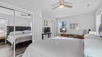 2 slaapkamers, een strijkplank/strijkijzer, gratis wifi, beddengoed