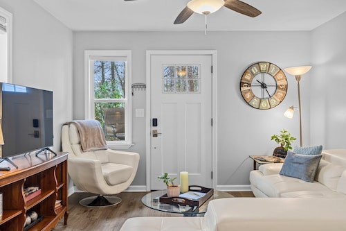 Cozy, quiet, yet close to downtown, super-fast 1G Internet 